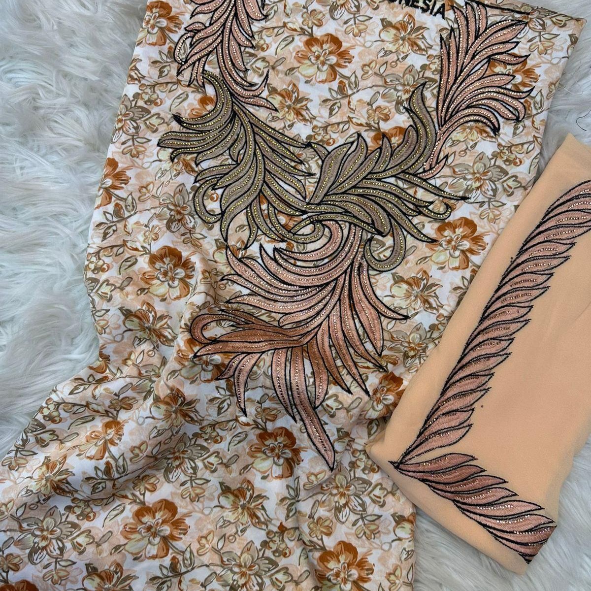Gallery image for Silk mukhawwar embroidery with sheila served with stone Y-05
