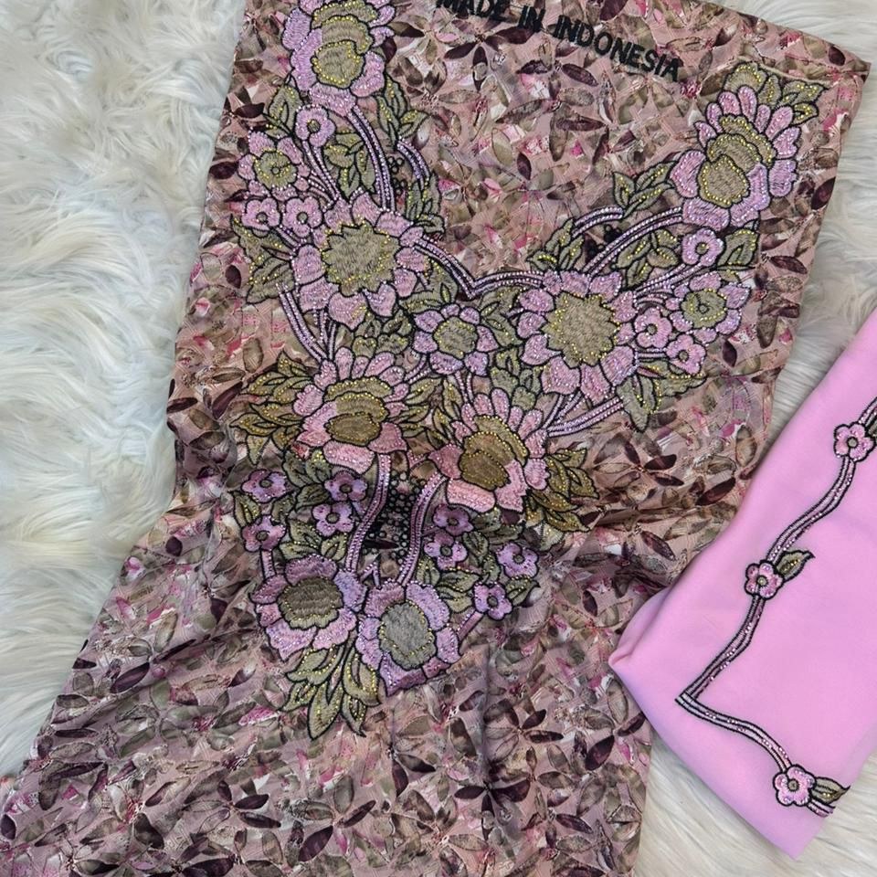 Gallery image for Silk mukhawwar embroidery with sheila served with stone Y-05