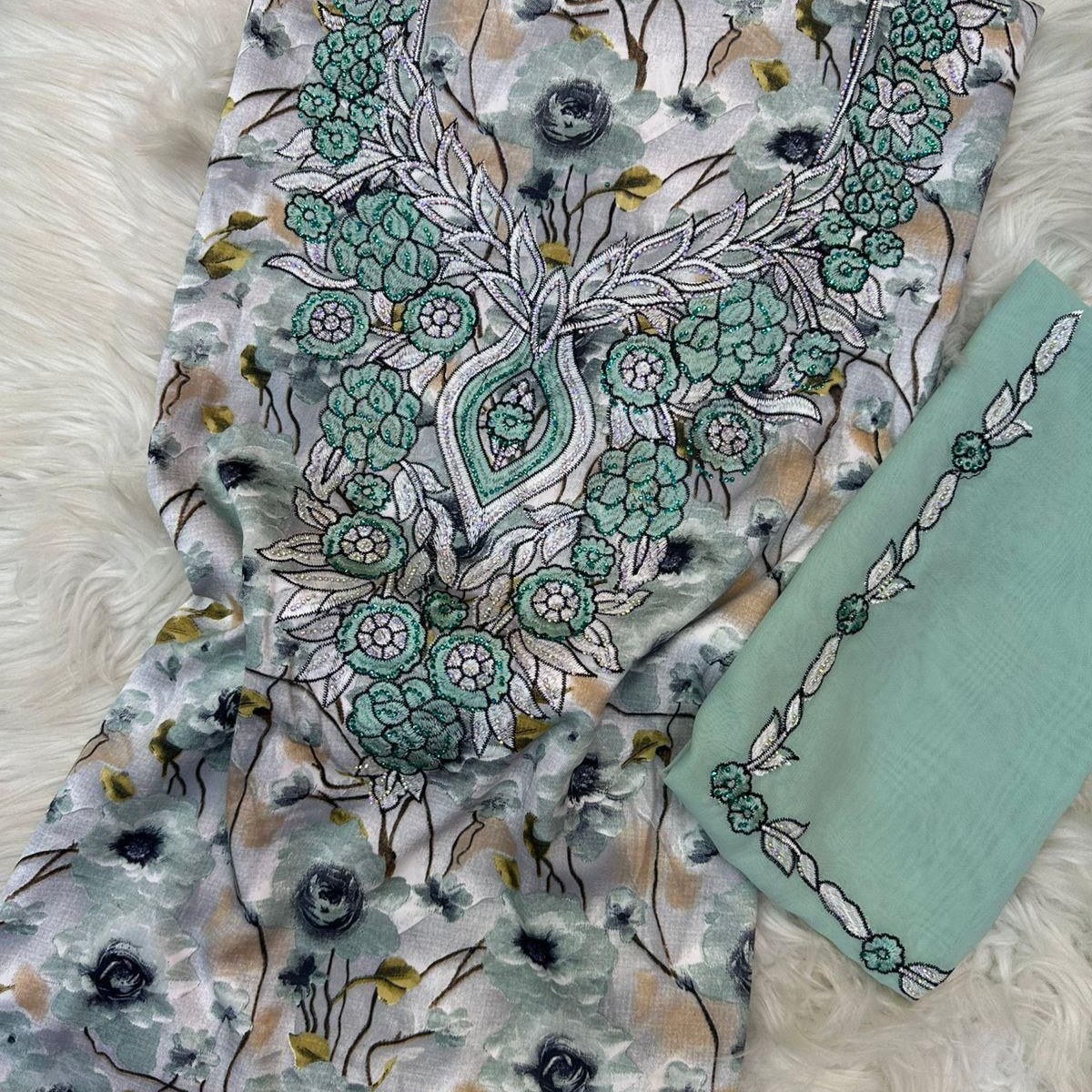 Gallery image for Silk mukhawwar embroidery with sheila served with stone Y-05