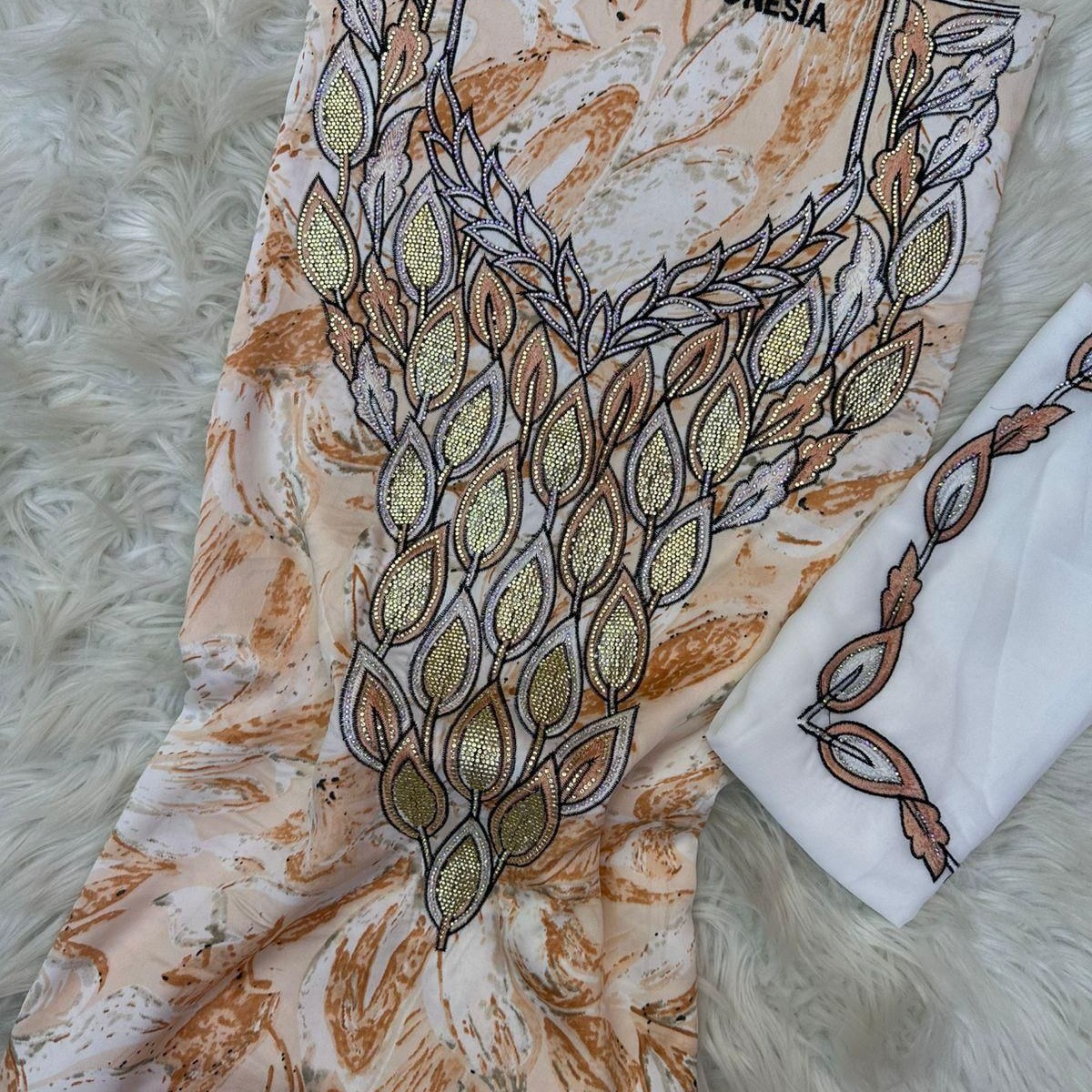 Gallery image for Silk mukhawwar embroidery with sheila served with stone Y-05