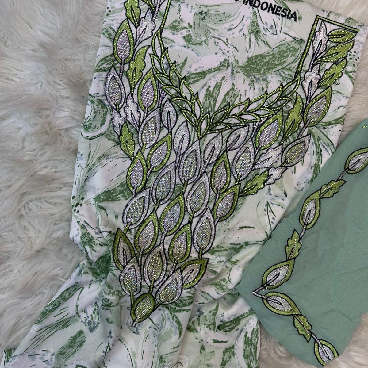 Gallery image for Silk mukhawwar embroidery with sheila served with stone Y-05