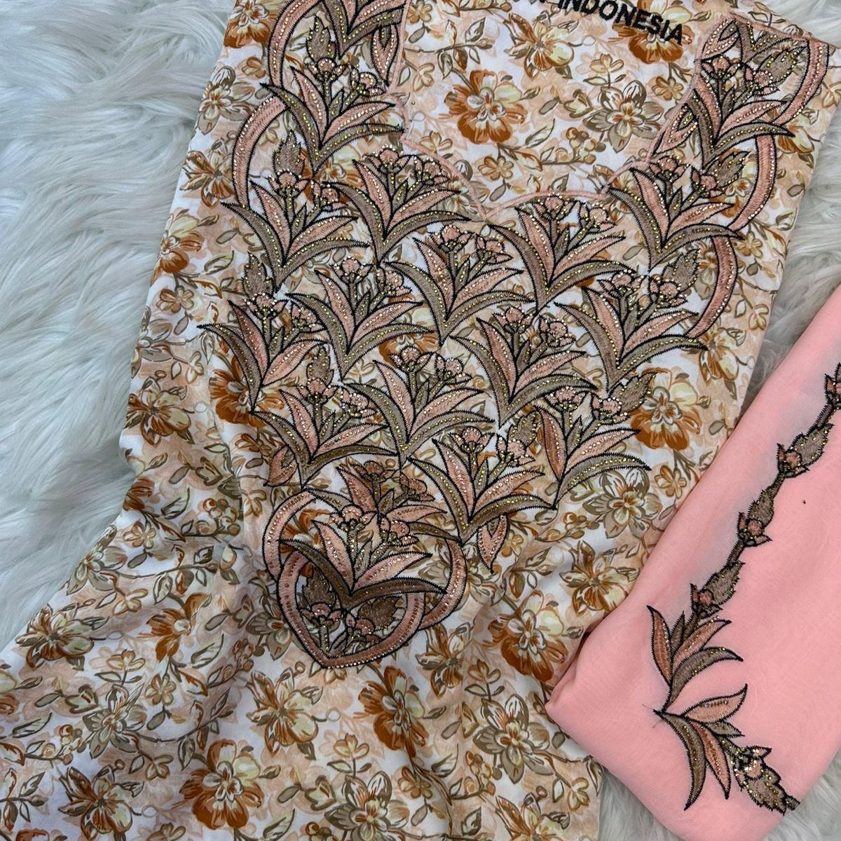 Gallery image for Silk mukhawwar embroidery with sheila served with stone Y-05