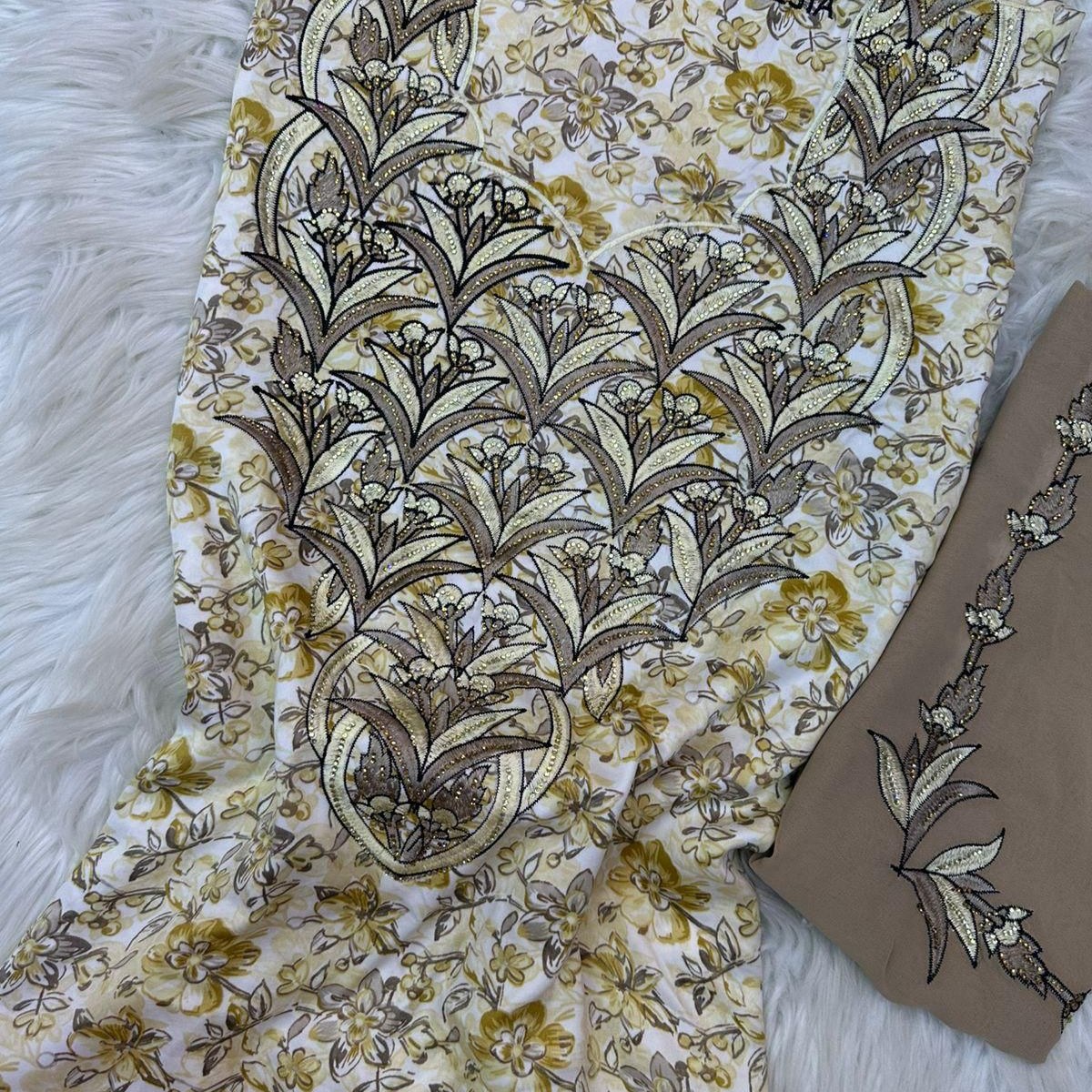 Gallery image for Silk mukhawwar embroidery with sheila served with stone Y-05